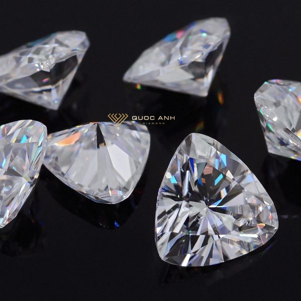 Kim cương nhân tạo Mỹ Moissanite Curved Trillion 11