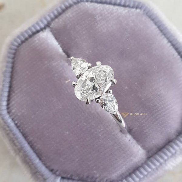 Nhẫn kim cương nữ engagement chủ oval 6x8