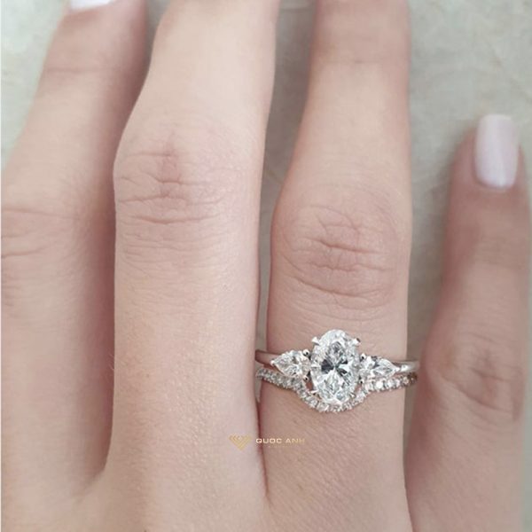 Nhẫn kim cương nữ engagement chủ oval 6x8