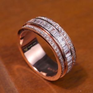 Nhẫn xoay Piaget 1 hàng kim cương baguette ở giữa