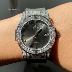 Đồng hồ Hublot size 42 độ kim cương full và niềng 1 hàng chuẩn hãng