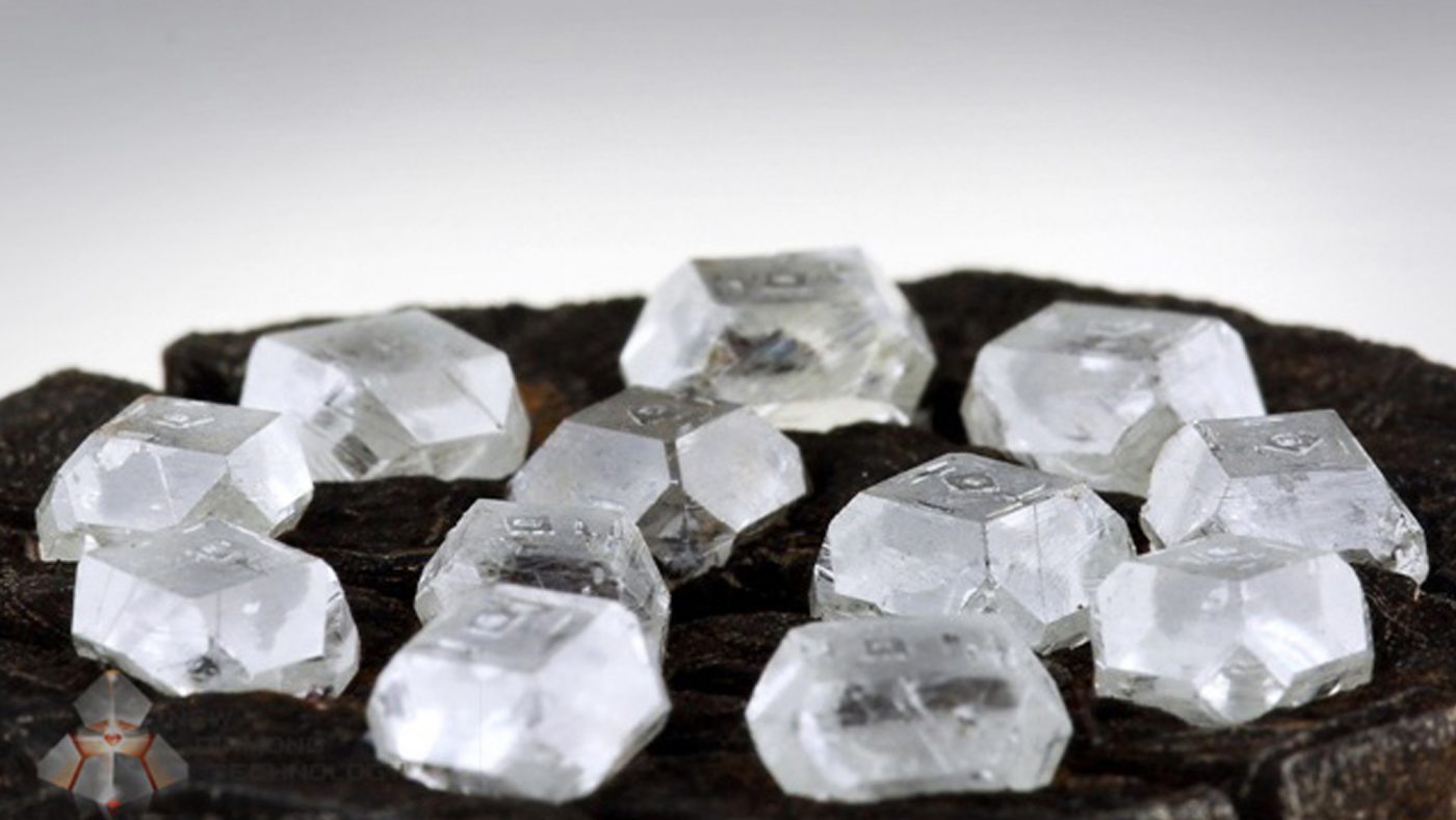 Kim cương nuôi cấy - Lab grown diamonds là gì? 